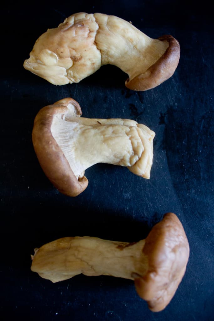 King mushrooms for Mushroom and leek kugel