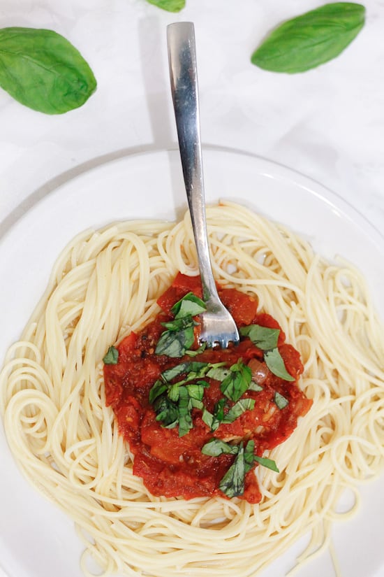 Making and canning tomato sauce… with a food mill! - Shiny Happy World