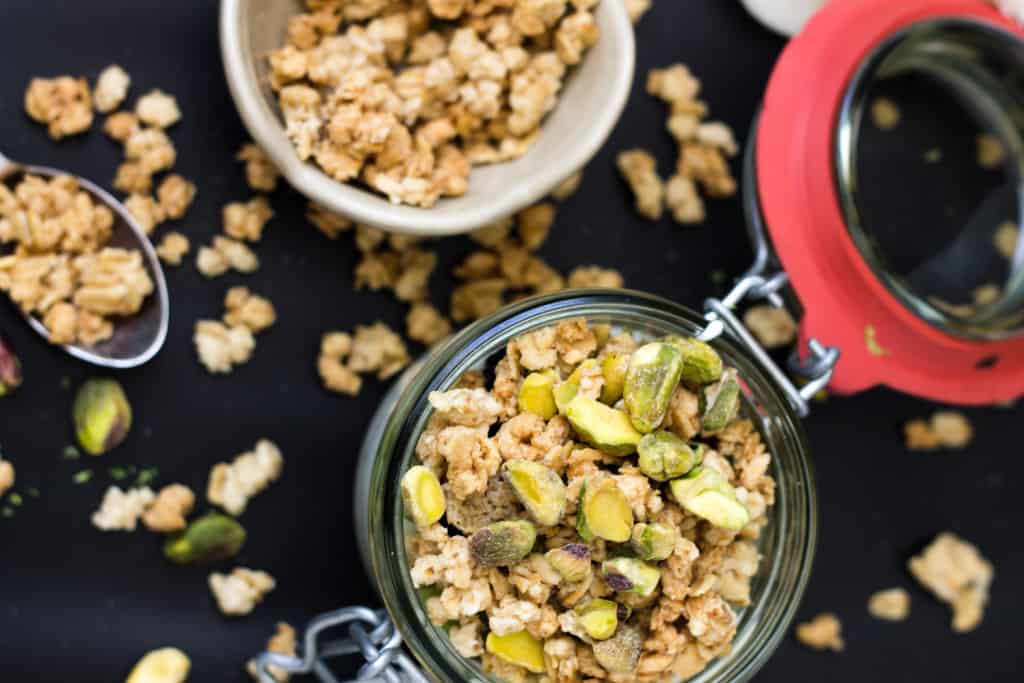 kiwi, lime and blackberry yogurt parfait with granola and pistachios