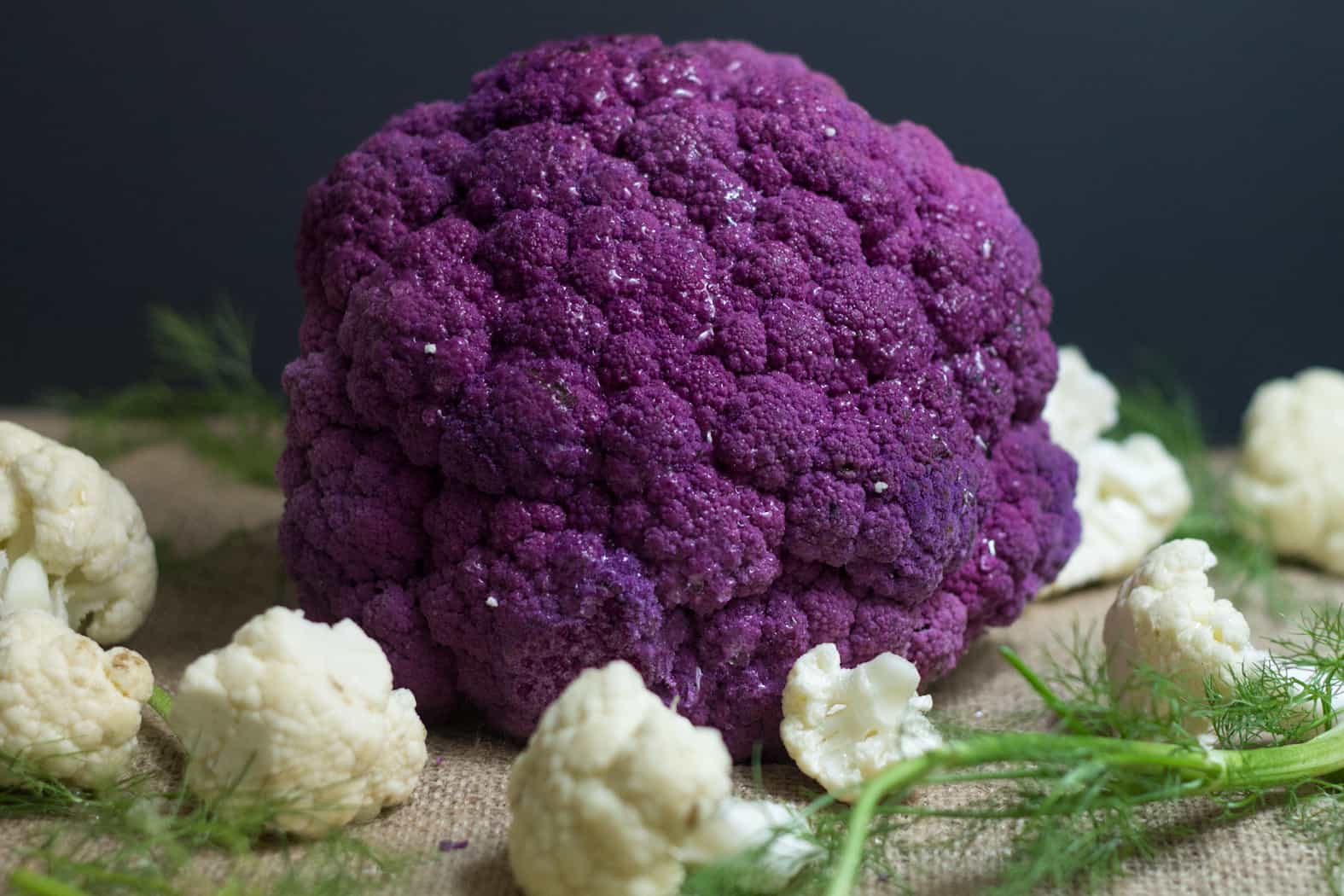 Roasted cauliflower in green herb sauce