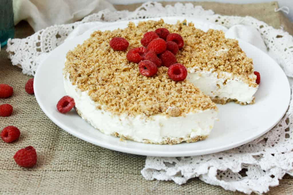 Light Israeli cheesecake with crumb topping