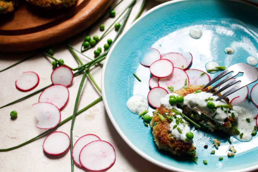 Quinoa fritters with peas, feta and yogurt-herb sauce are everything that will make you fall in love with this gluten-free, energy-filled seed. Make them bigger for great veggie burger patties! #glutenfree and #vegetarian