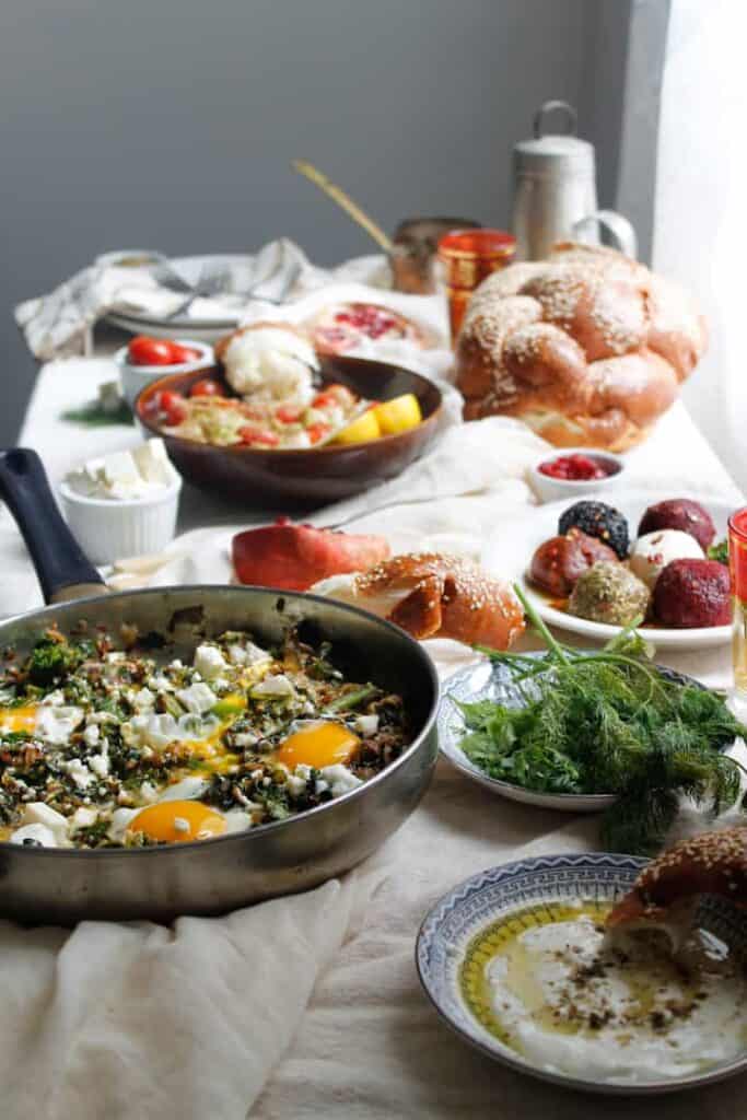 A different take on Middle Eastern breakfast, this salty and savoury green shakshuka is a perfect way to celebrate greens & the ultimate Israeli breakfast! Vegetarian, gluten-free.