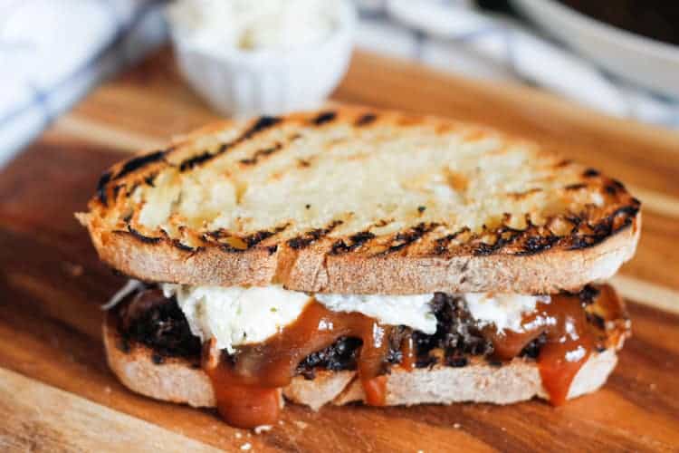 A vegan take on pulled pork sandwich, this pulled mushroom sandwich is a smoky, sweet and creamy mess that will leave you giddy with joy.