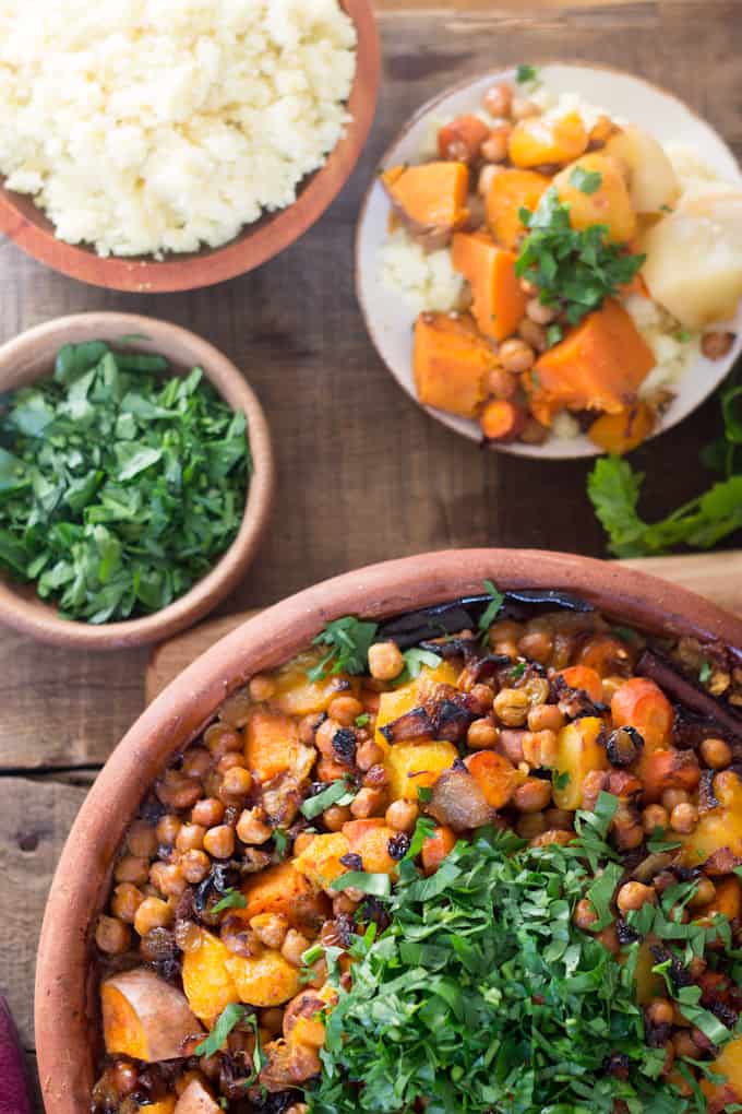 This orange vegetables tagine with peaches is an earthy dish, full of grounding flavours like yam, pumpkin, chickpeas, harissa, raisins and peaches. The perfect juxtaposition of sweet and savoury! 