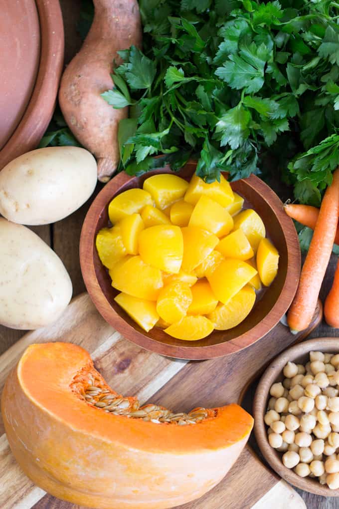 This orange vegetables tagine with peaches is an earthy dish, full of grounding flavours like yam, pumpkin, chickpeas, harissa, raisins and peaches. The perfect juxtaposition of sweet and savoury! 