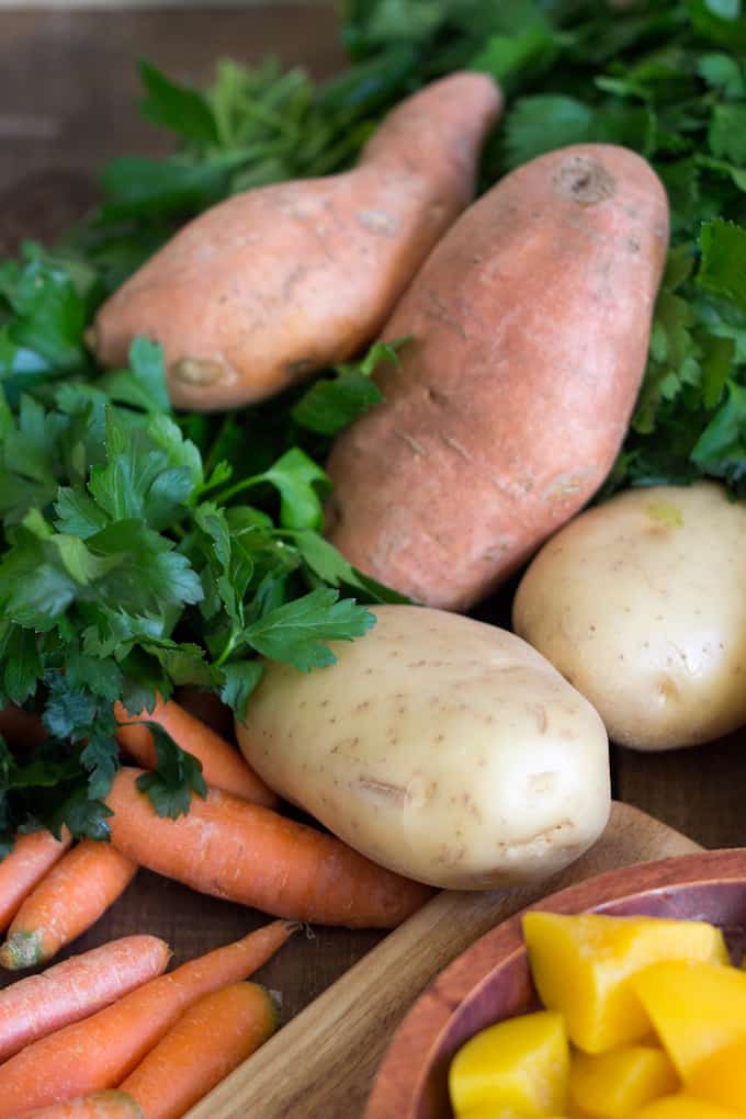 This orange vegetables tagine with peaches is an earthy dish, full of grounding flavours like yam, pumpkin, chickpeas, harissa, raisins and peaches. The perfect juxtaposition of sweet and savoury! 