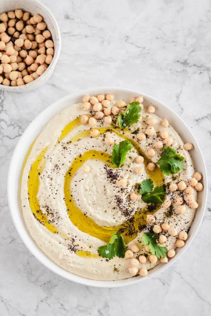 hummus with chickpeas around