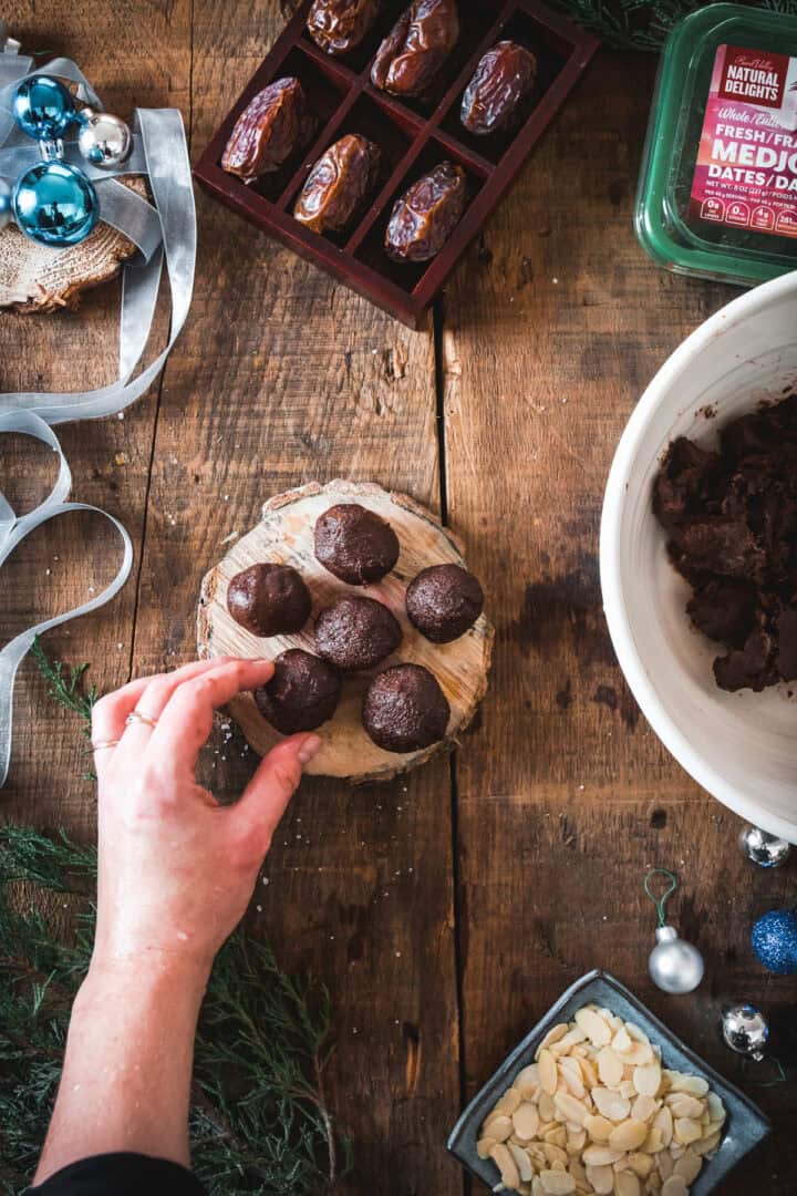 Easy no bake Christmas Date Cookies : At the Immigrant's Table