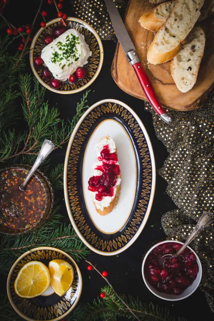 goat cheese crostini with cranberry sauce