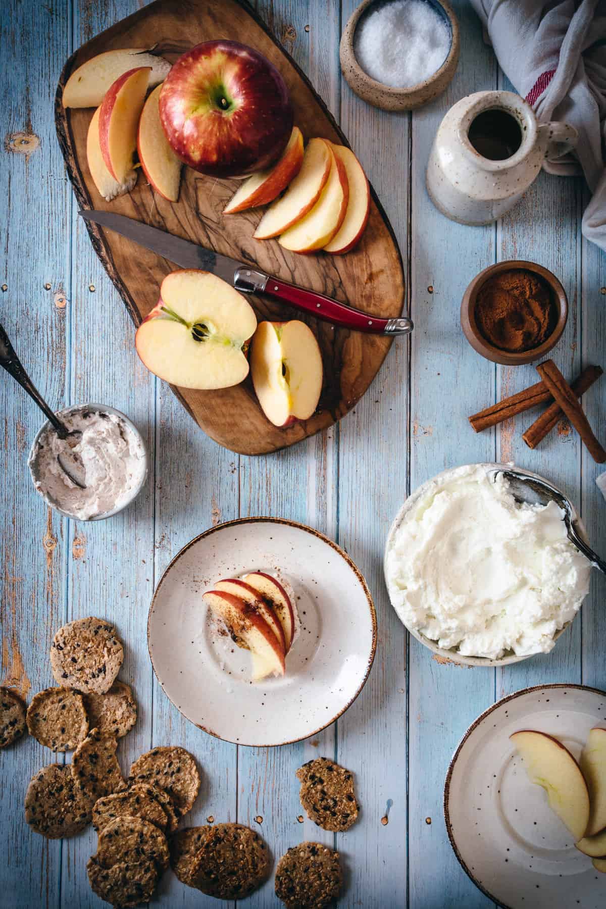 cinnamon labaneh apple cracker tablescape