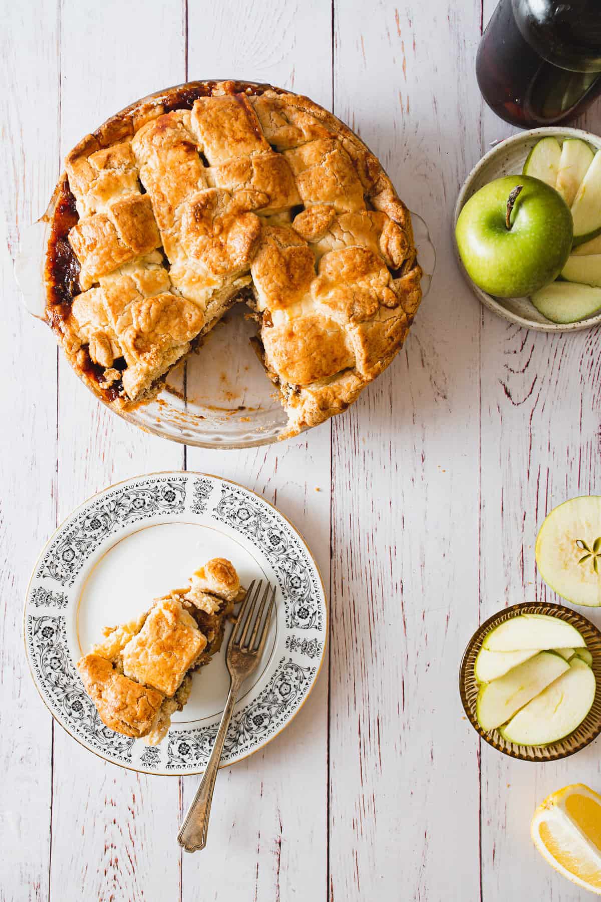 gluten free apple pie and slice
