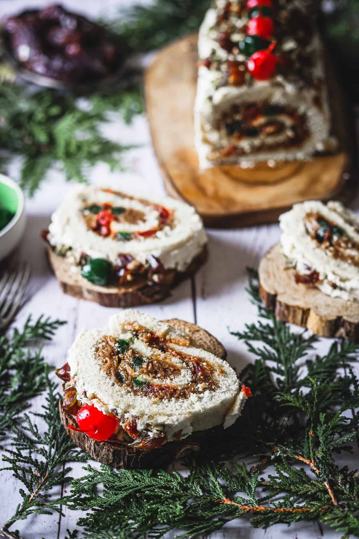 Easy Cannoli Christmas Yule Log - SugarLoveSpices