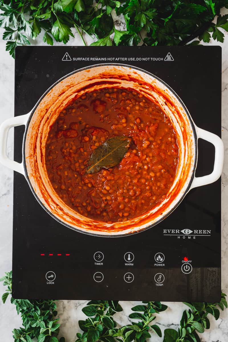 lentils in tomato sauce in dutch oven