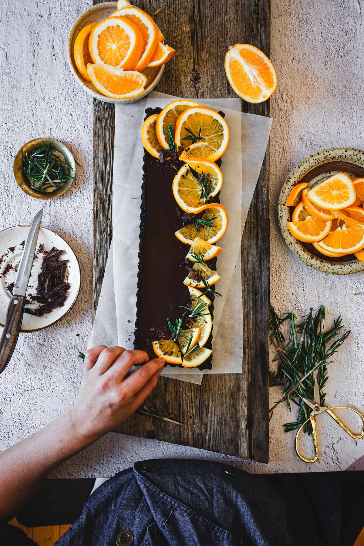 decorating orange chocolate tart