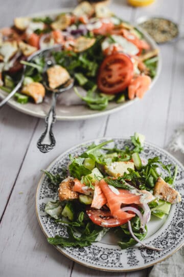 Smoked salmon salad recipe with bagel chips and creamy dressing