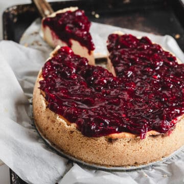 A cranberry cheesecake slice.