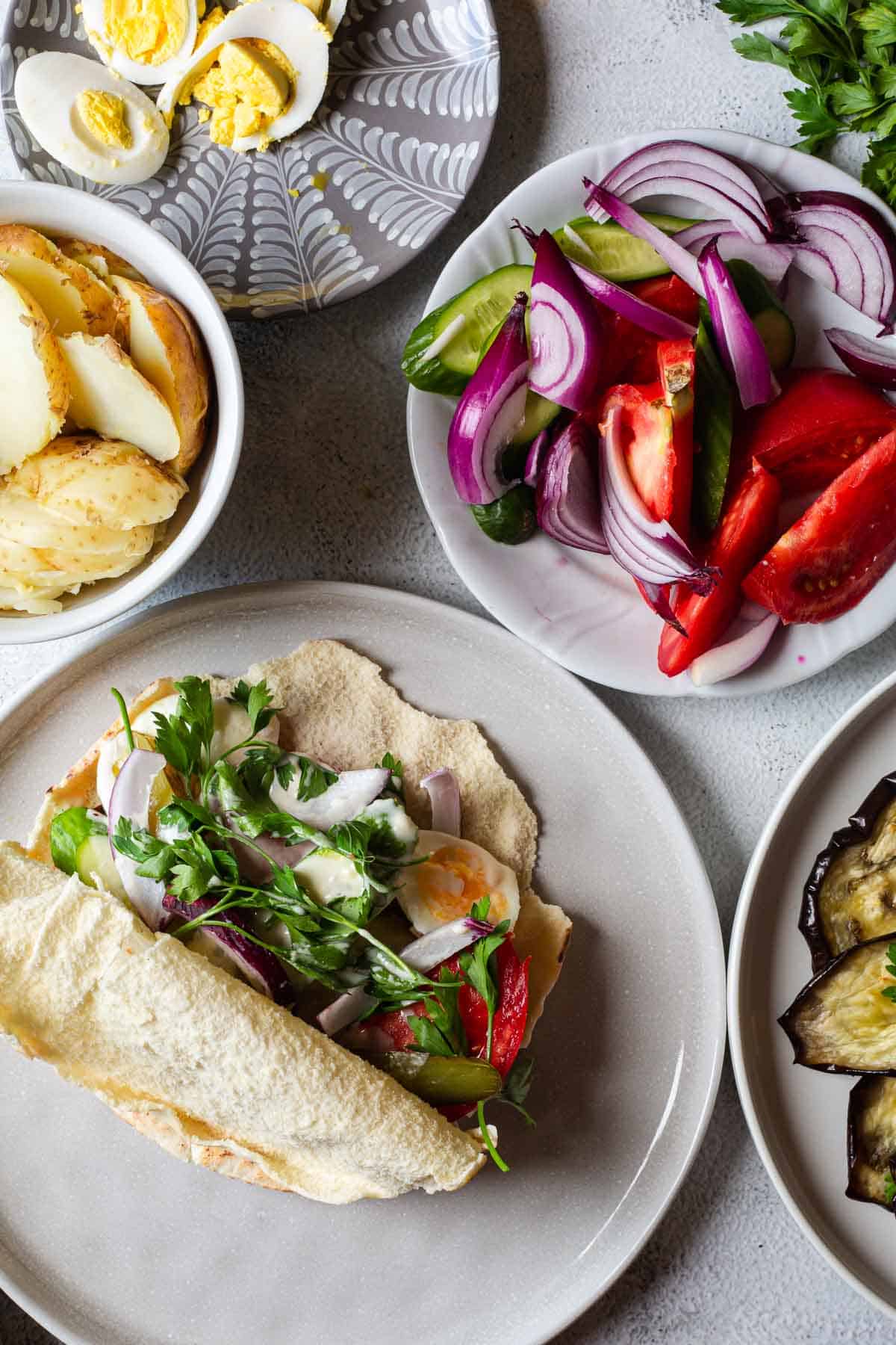 A plate of pita bread, eggs and vegetables.