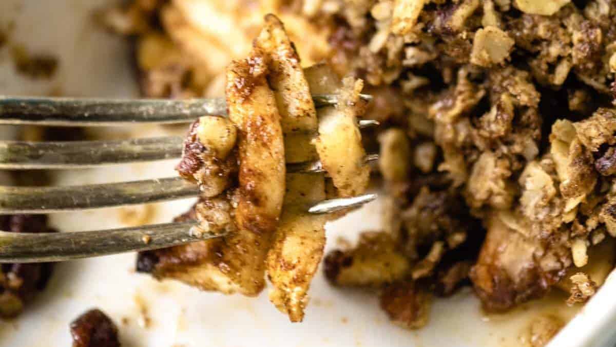 apple crisp on a fork.