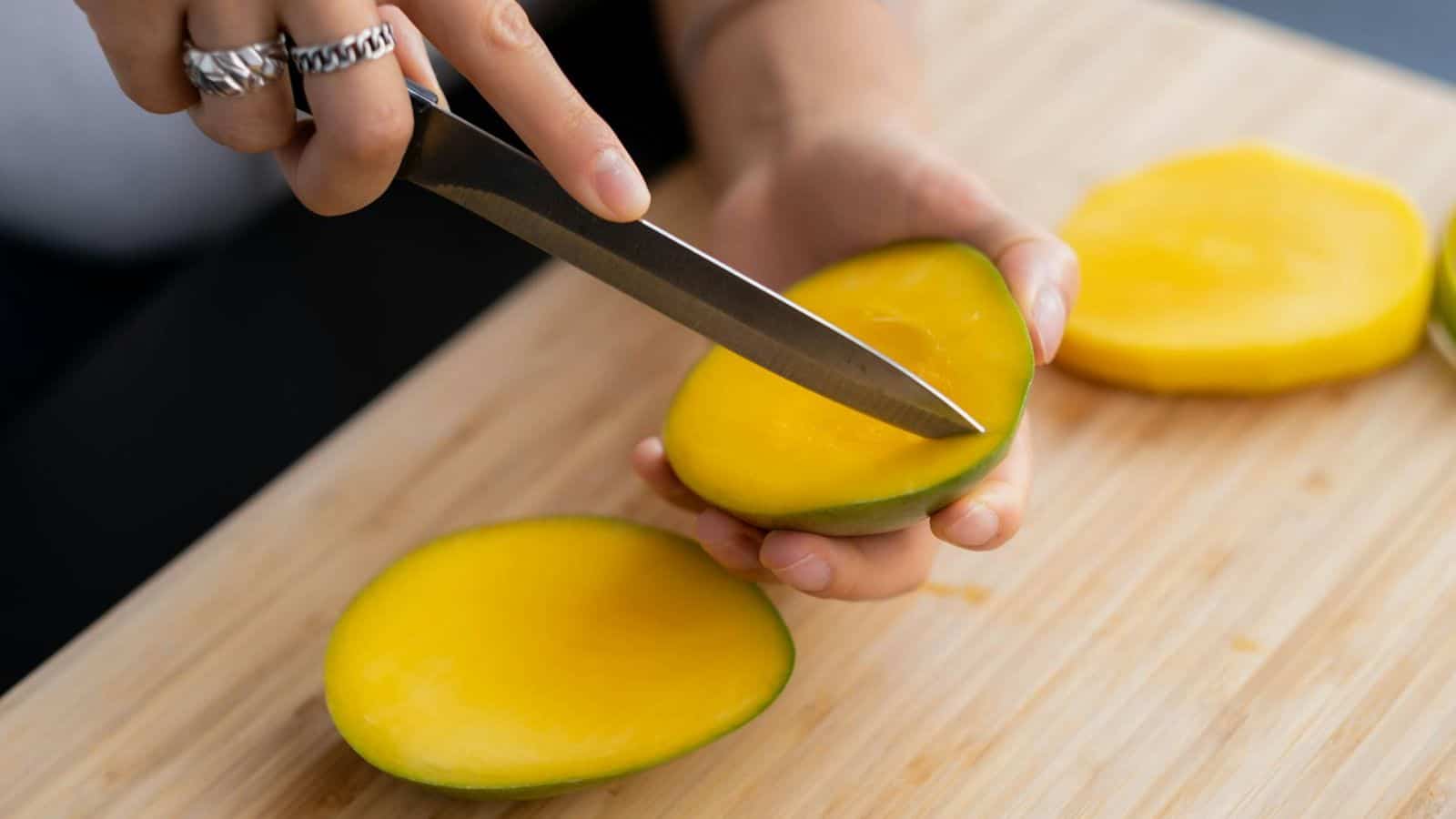 Sliced mangoes on a chopping board