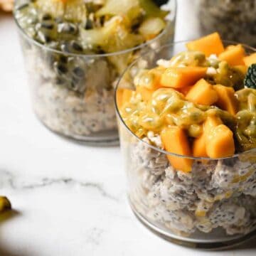Four combinations of vegan overnight oats with fruit.