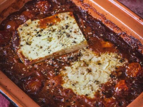 Baked Feta and Tomato Pasta (Pasta al Horno con Feta y Tomate)