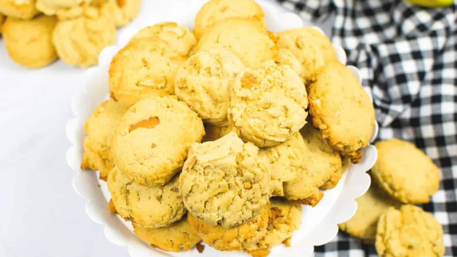 Overhead of banana pudding cookies on a plate.