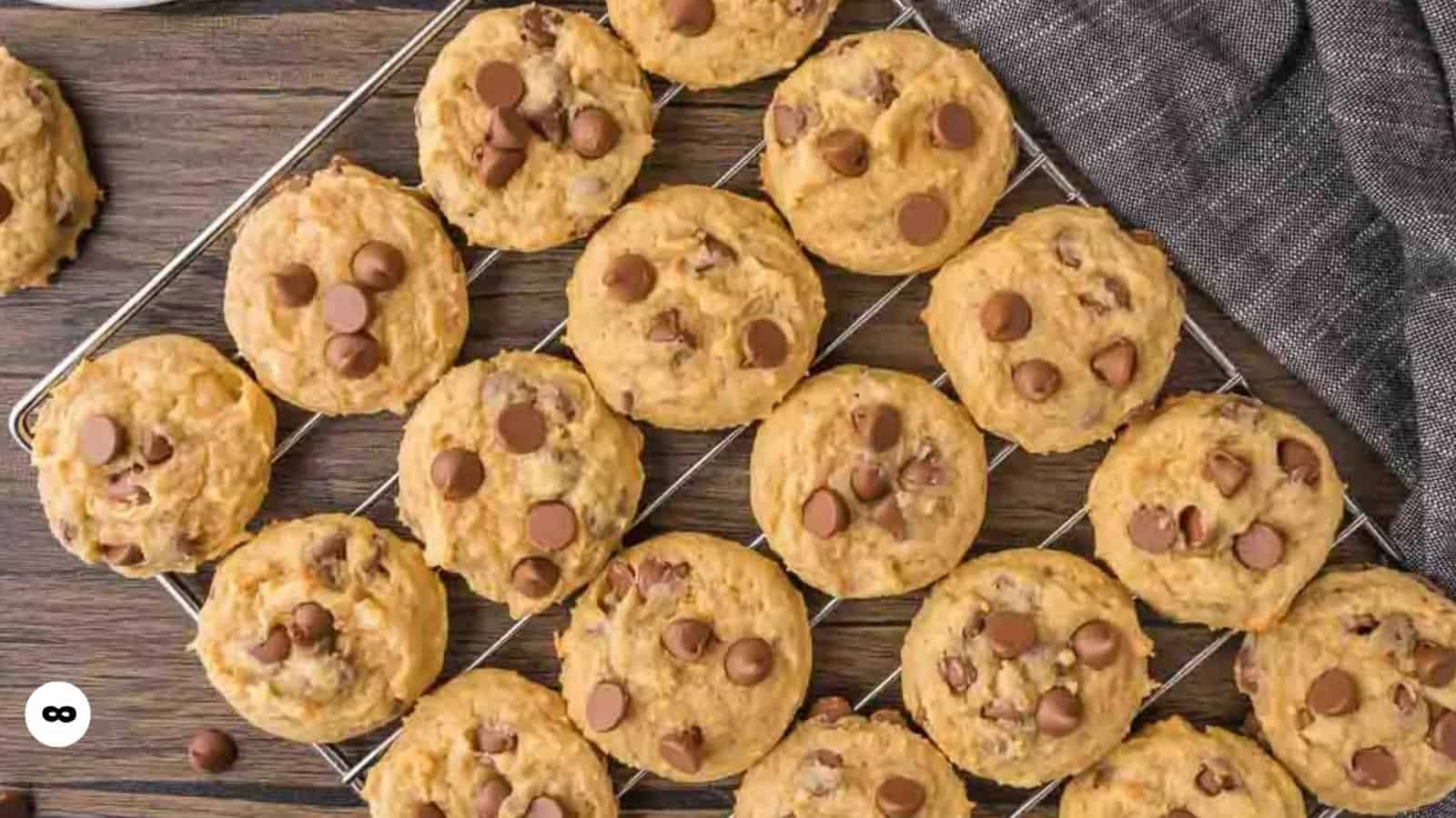 Chocolate chip pudding cookies with soft centers.