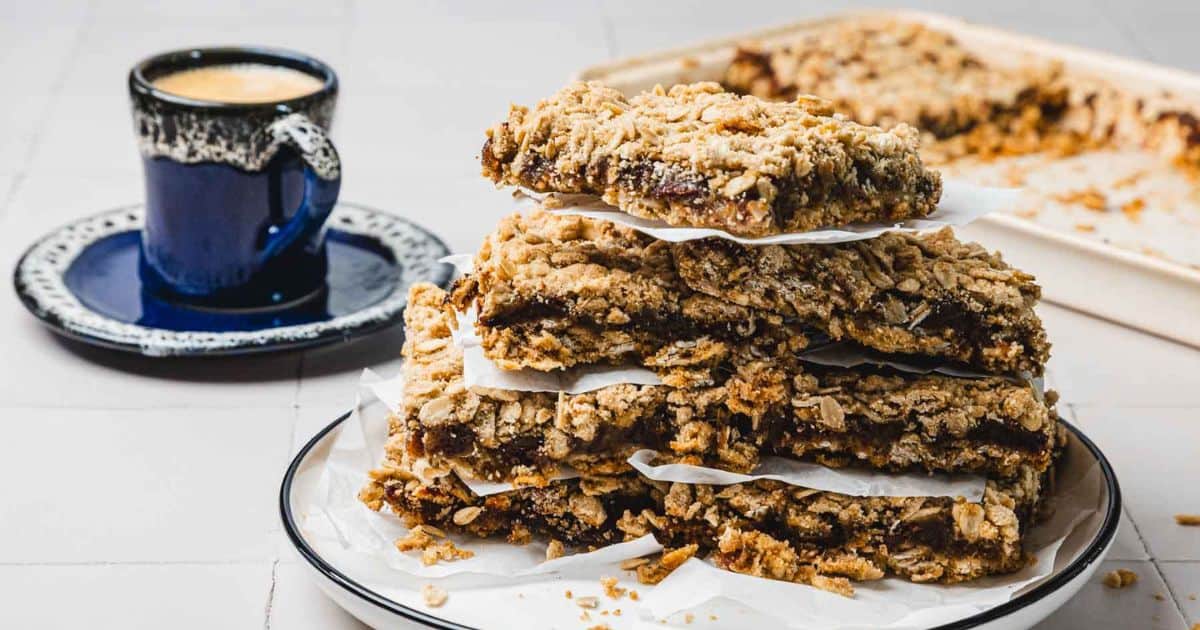 Healthy Gluten-Free Date Squares for People Who Love Dessert Healthy Gluten-Free Date Squares for People Who Love Dessert