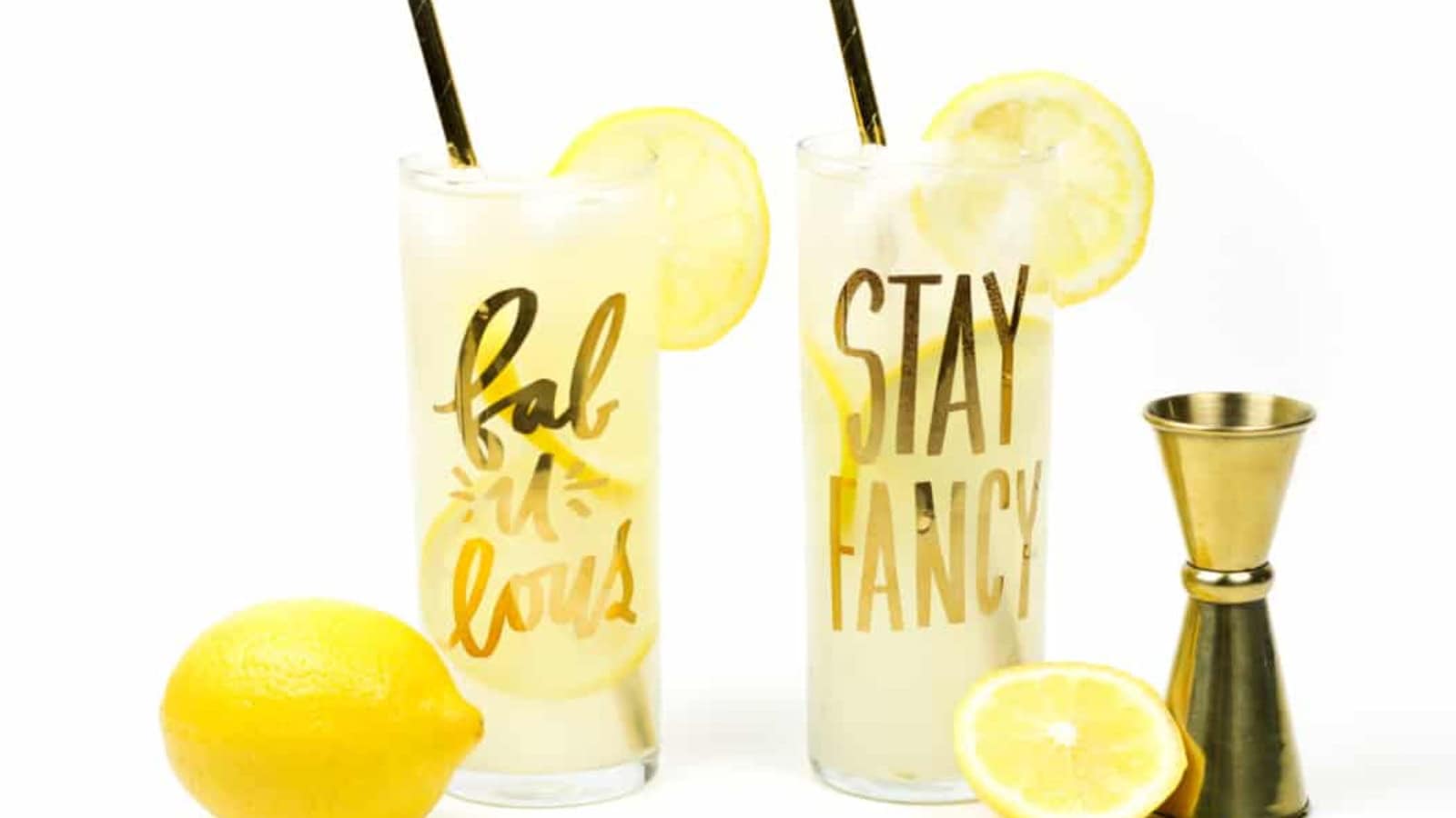 Limoncello lemonade served with fresh lemon slices and ice.